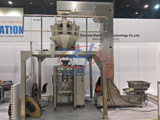 Vertical packing machine with multiheads weigher